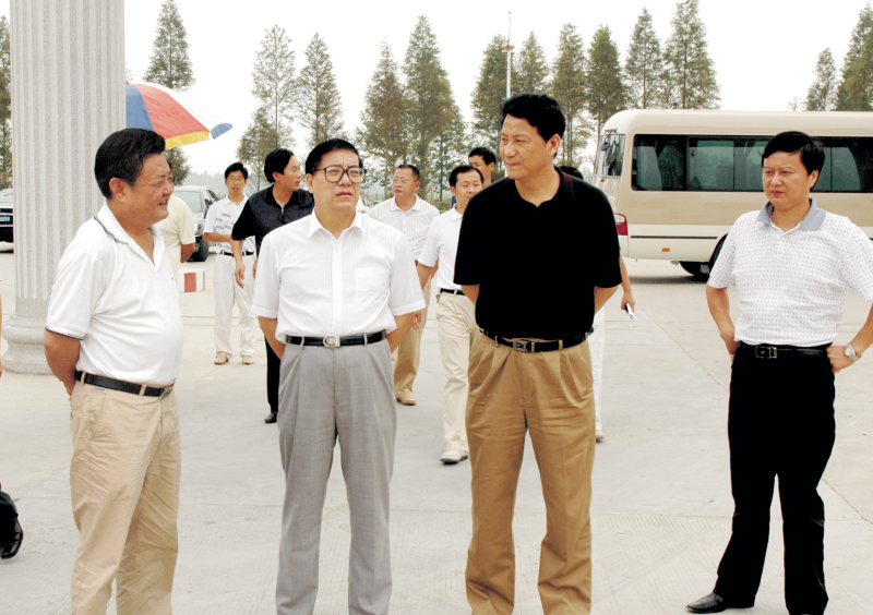  2006年9月1日，湖北省委常委、統(tǒng)戰(zhàn)部部長(zhǎng)蘇曉云蒞臨我公司考察，張嗣義書記陪同